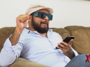 Delgada chica pasa casting donde le preguntan de todo, y folla por ser actriz porno 2/16