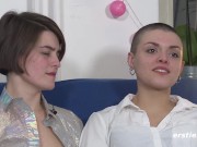 Ersties - Tumpie und Luna lecken sich gegenseitig zum Höhepunkt 7/16