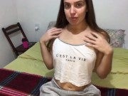 Loirinha  passando creme em seu corpo todo | Fiquei bem cheirosa e macia para você querido 1/16