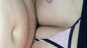 Hermosa pelirroja me folla en la trasmisión