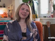 Ersties - Lesemaus Nelio macht es sich mit ihren Fingern, bis sie kommt 2/16