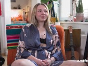 Ersties - Lesemaus Nelio macht es sich mit ihren Fingern, bis sie kommt 9/16