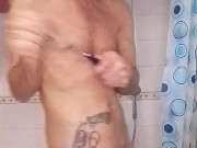 Francesco Mancino si fa la doccia e si mette la crema 10/16