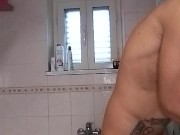 Francesco Mancino si fa la doccia e si mette la crema 12/16