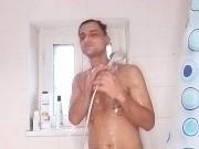 Francesco Mancino si fa la doccia e si mette la crema 4/16