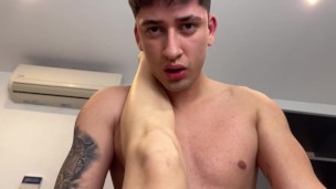 Le como el coño a mi roomie hasta que quede toda mojada - Bastian Blanc ft Emma Fiore