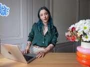 Entretien d'embauche pour être mon jouet sexuel - POV Role Play par une Française Poilue 1/16