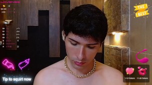 Pov mi cara en tu pantalla para que dejes tu leche sobre mí