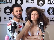 MI SEDUCE E POI MI SCOPA DURANTE UN'INTERVISTA con ELO PICANTE 16/16