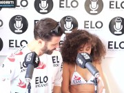MI SEDUCE E POI MI SCOPA DURANTE UN'INTERVISTA con ELO PICANTE 9/16
