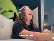 ME LES PUEDO UNIR? Rommies intercambian saliva mientras juegan a esconderse 1/16