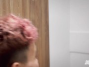 ME LES PUEDO UNIR? Rommies intercambian saliva mientras juegan a esconderse 13/16