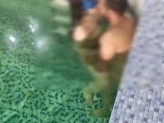 سکس با نفر سوم تو استخر کیر کلفت داخل آب میکنه منو - Screenshot 1 of 16 - HD