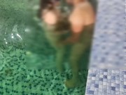 سکس با نفر سوم تو استخر کیر کلفت داخل آب میکنه منو - Screenshot 8 of 16 - Iran