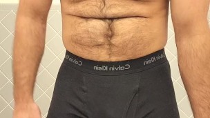 HAIRY MUSCLE BEAR STRIPPING AND FLEXING