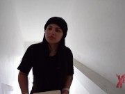 Novia sumisa acepta tener sexo con desconocida si es enviada como correspondencia 2/16