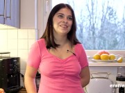 Ersties - Zwei heiße Babes verweigern einem heißen Babe die Befriedigung 10/16