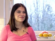 Ersties - Zwei heiße Babes verweigern einem heißen Babe die Befriedigung 9/16