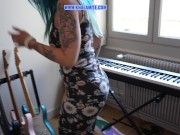 Ma voisine nympho me fait visiter son appartement et sa chatte poilue - Française ALT Baise Hard 11/16