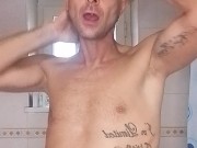 Mi doccio e mi faccio un mega segone con tata sborra calda che schizza 2/16