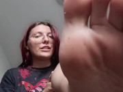 Füße, Erniedrigung, stinkigen Sohlen: ich mache dich zu meinem Fuß sklaven und mache dich runter 15/16