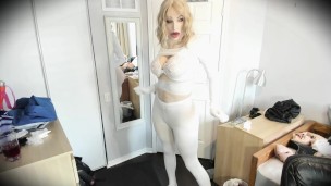 Vampire Jill Pt2! A rubber vampire girlfriend with her rubber mouth as a gag and her lustful eyes.