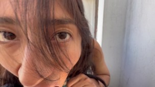 Joven nalgona sale a broncear su cuerpo y me termina follando rico y duro!