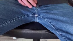 Jerkin off under the desk at work (huge cumshot, no sound)