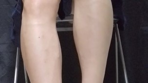 女装した男の娘が、白靴下を履いて足コキチャレンジをしてみた！