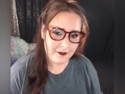 Smoking Girl Live Stream Chatting - Screenshot 11 of 16 - Big Tits