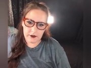 Smoking Girl Live Stream Chatting - Screenshot 12 of 16 - HD