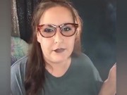 Smoking Girl Live Stream Chatting - Screenshot 9 of 16 - Smoking