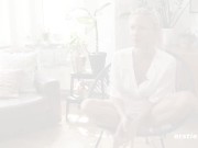 Ersties - Sexy deutsche Blondine fingert im heißen Solo 2/16
