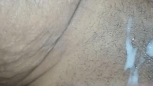 slim thick plays with pussy...