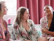 Ersties - 3 sexy Mädchen haben Sex mit verbundenen Augen 14/16