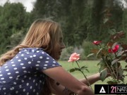 Stunning Girl Gets Her Wet Pussy Plumbed Outside 1/16