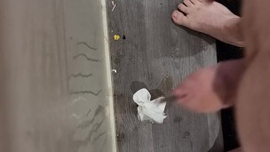 White kiw nz bear inserts a urethra tube in his cock to his bladder and "water" comes out,