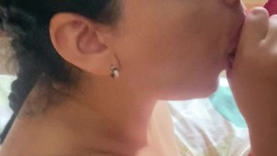 Salteña petera se atraganta con pija y le gusta toda la leche su cara y tetas feat eddiequeens