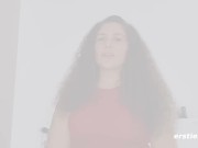 Ersties - Brünette benutzt einen Vibrator, um zum Orgasmus zu kommen 2/16