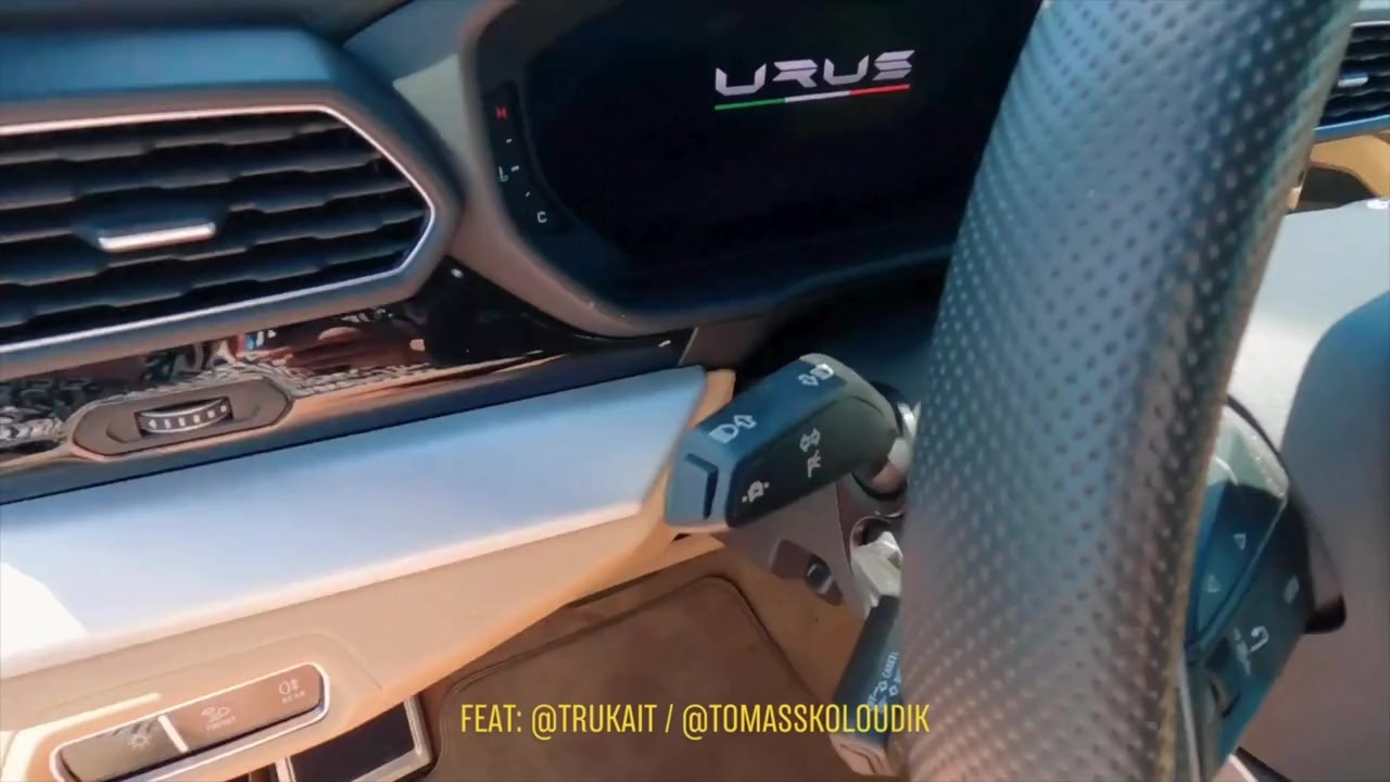 I let him fuck my pretty pussy in his Lambo - 無料セックスビデオ - RedTube