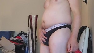 This Guy is SUPER HOT! Oh He's on Pornhub Jerking Off! WANNA SEE!