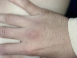 Aprovecho que mi amiga se cambia para follarla