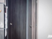 QUIERES QUE TE AYUDE? La plomera se me insinuó y termino chupándome el cliptoris 1/16