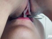 QUIERES QUE TE AYUDE? La plomera se me insinuó y termino chupándome el cliptoris 14/16