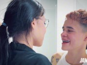 QUIERES QUE TE AYUDE? La plomera se me insinuó y termino chupándome el cliptoris 16/16