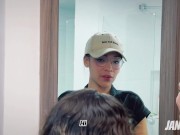 QUIERES QUE TE AYUDE? La plomera se me insinuó y termino chupándome el cliptoris 3/16