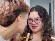 QUIERES QUE TE AYUDE? La plomera se me insinuó y termino chupándome el cliptoris 4/16