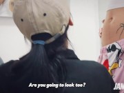 QUIERES QUE TE AYUDE? La plomera se me insinuó y termino chupándome el cliptoris 7/16