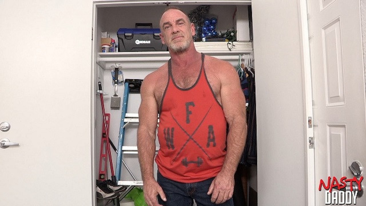 NASTYDADDY Buffed Trace Omalley Sniffs His Jockstrap While Jerking