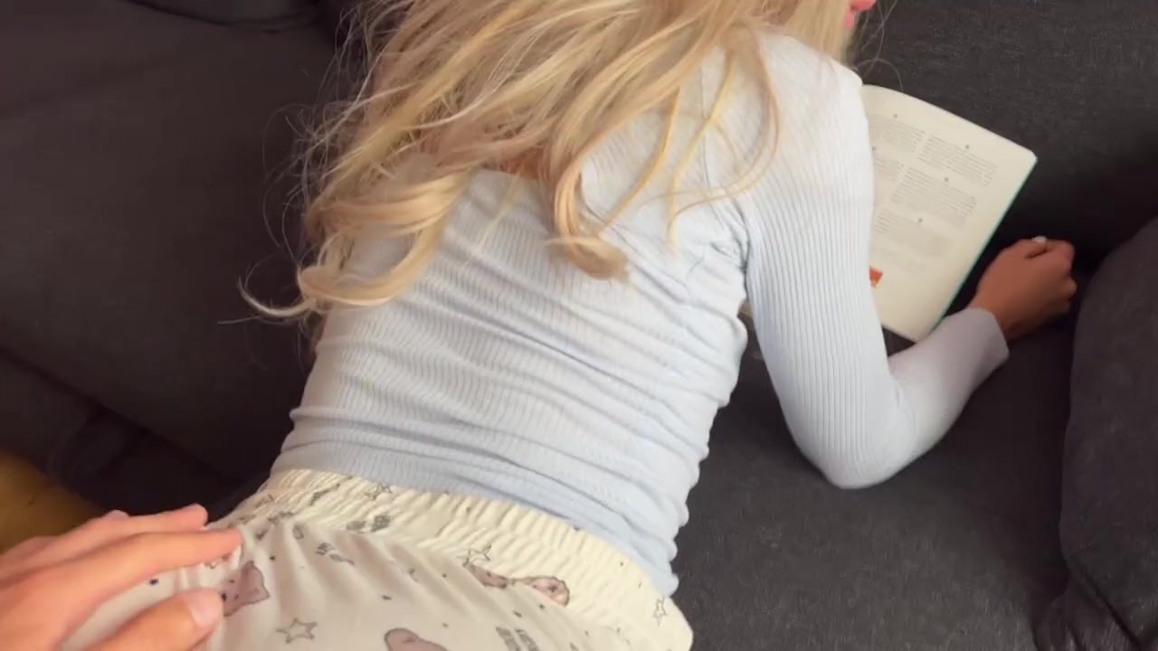 POV: Cute Step Sister lets me to Stretch her Tight Pink Pussy - 無料セックスビデオ - RedTube